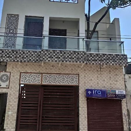 Ira Homestay Mathura - Divine Spiritual Stay Extérieur photo